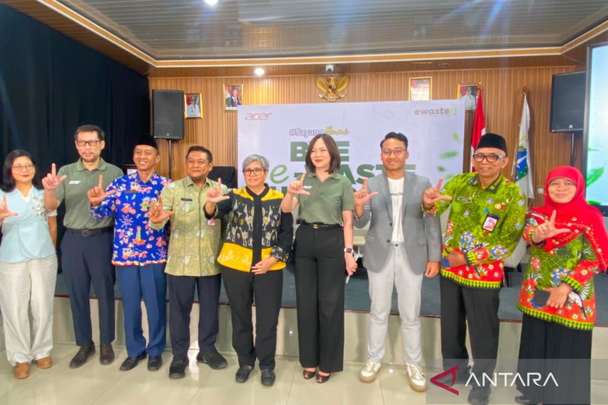 50 High Schools in Greater Jakarta Challenged to Collect Five Tonnes of Electronic Waste