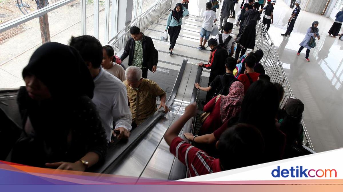 Viral 'Anker' Stunt on Escalator Prompts Warning from KAI Commuter