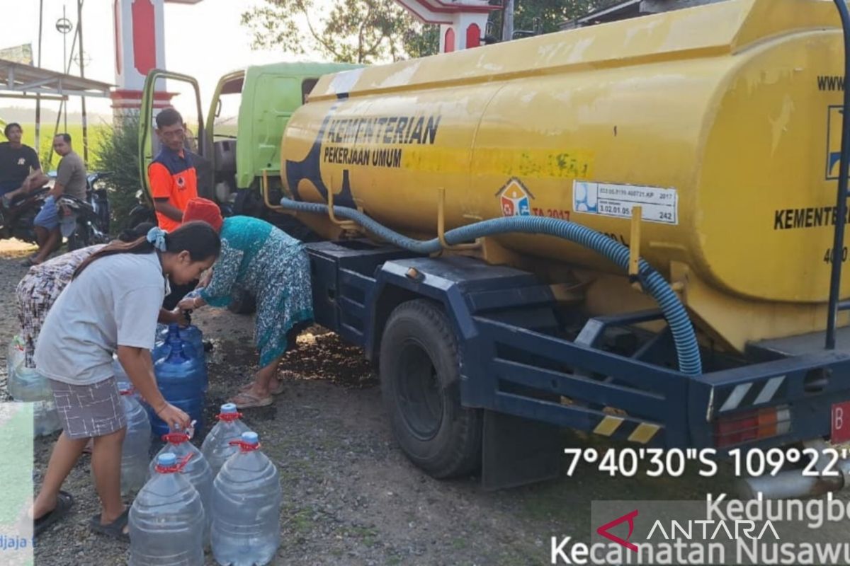 Thousands of Litres of Water Supplied to Counter Drought in West and Central Java