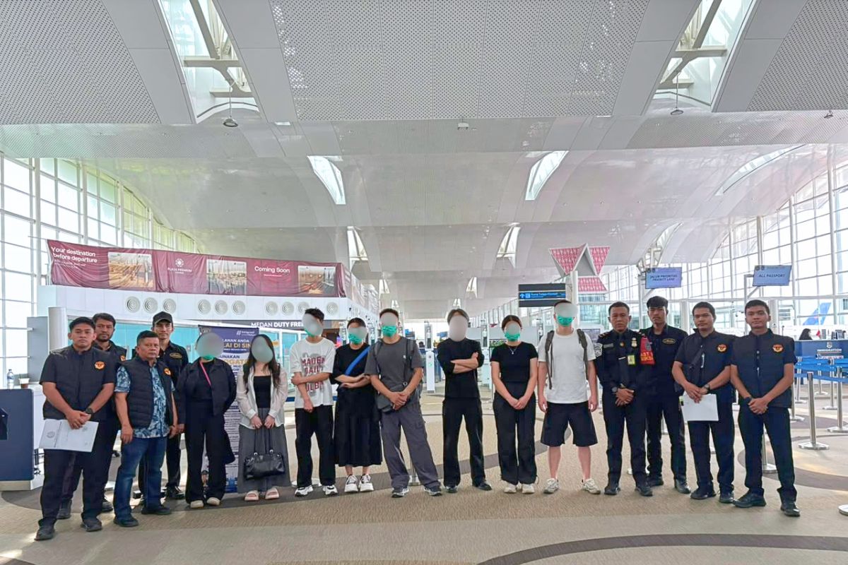 Medan Immigration Deports Eight Chinese Nationals for Visa Misuse