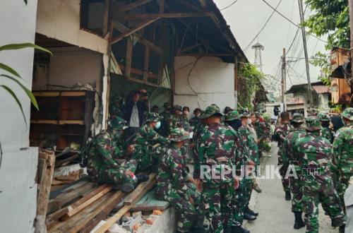 Students Highlight Legal Violations in Army-Led Land Eviction in Lenteng Agung