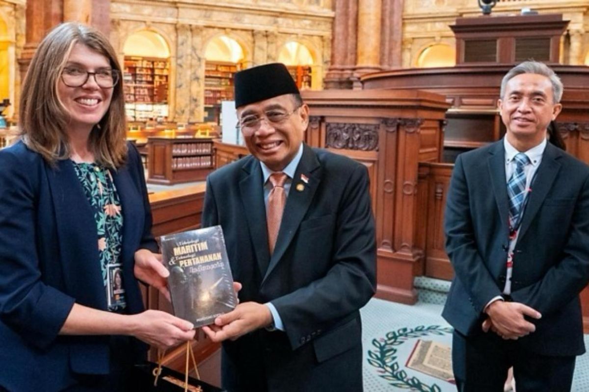 Ambassador Indroyono Discusses Strengthening US-Indonesia Library Cooperation