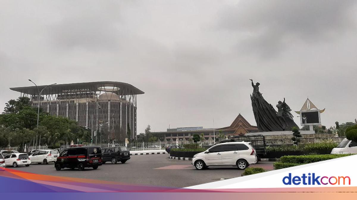 Pekanbaru's Economic Growth Hits 8%, Mayor Credits Collective Hard Work