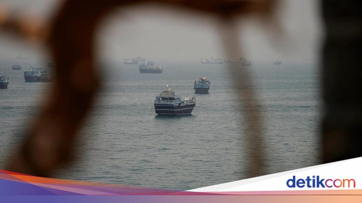 Iran Closes Strait of Hormuz Again as Tensions with US Explode