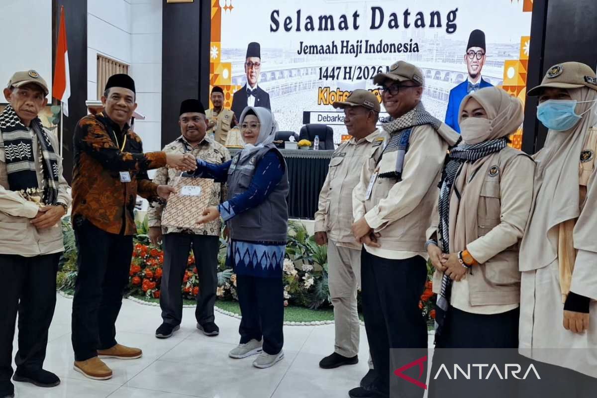 North Maluku Hajj pilgrims overnight in Makassar before repatriation