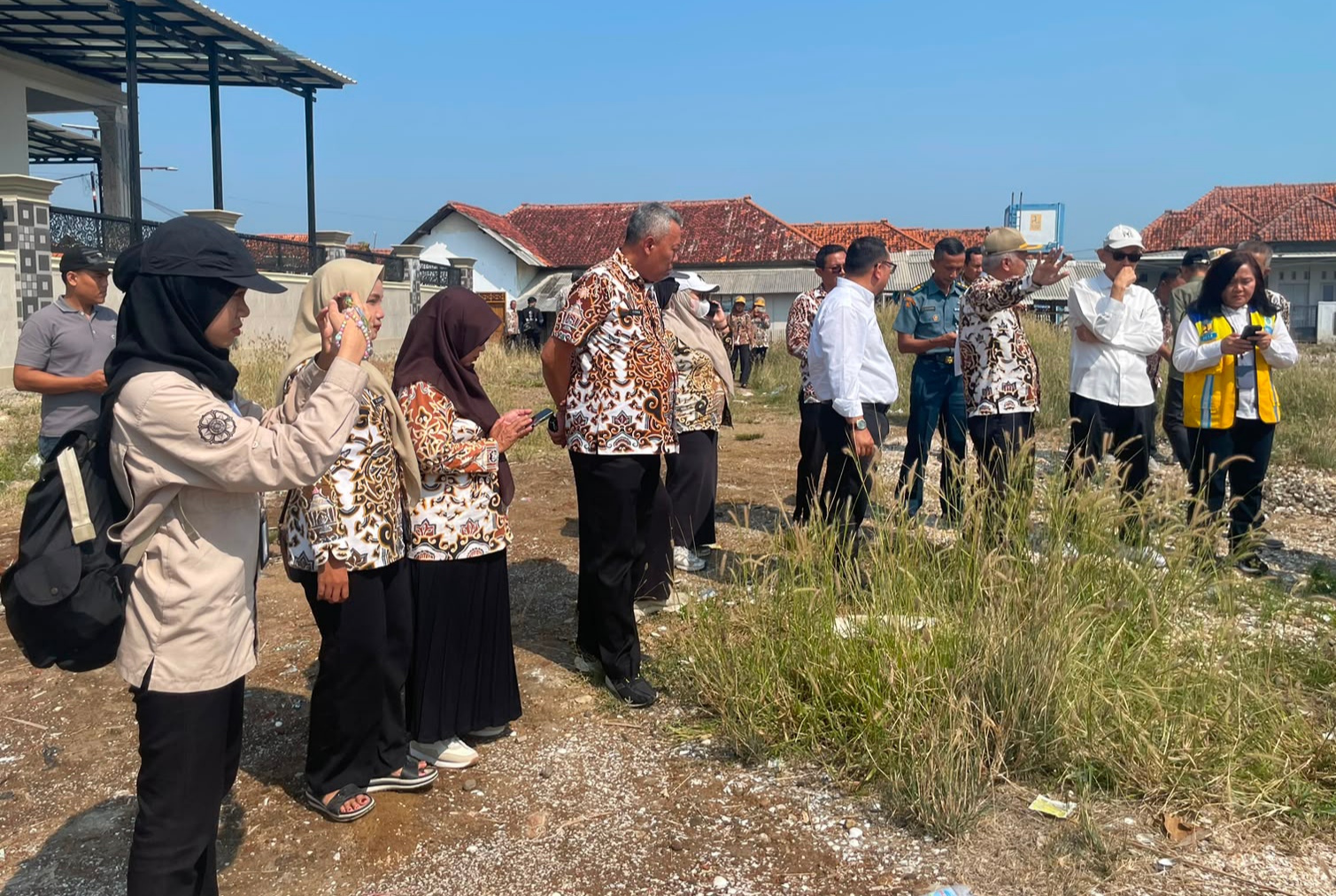 North Java Coast Management Authority Reviews Tidal Flood and Abrasion Impact in Ambulu Village, Cirebon