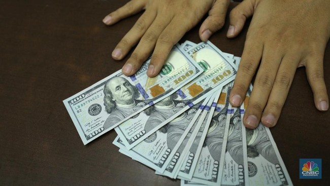 After BI Rate Hike: Foreign Investors Flood Indonesia, Dollar Retreats from Rp18,000 Level