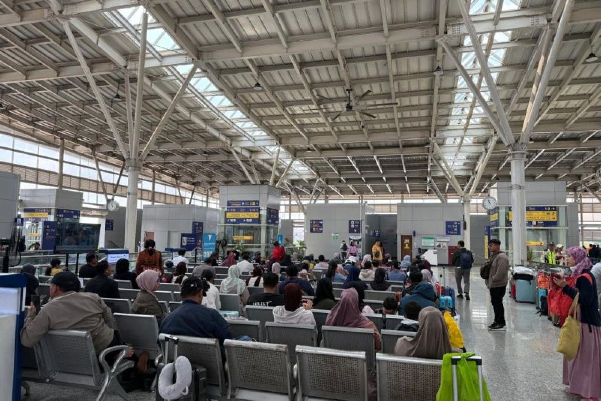 West Java Local Train Passengers Grow 67.95% in Three Years