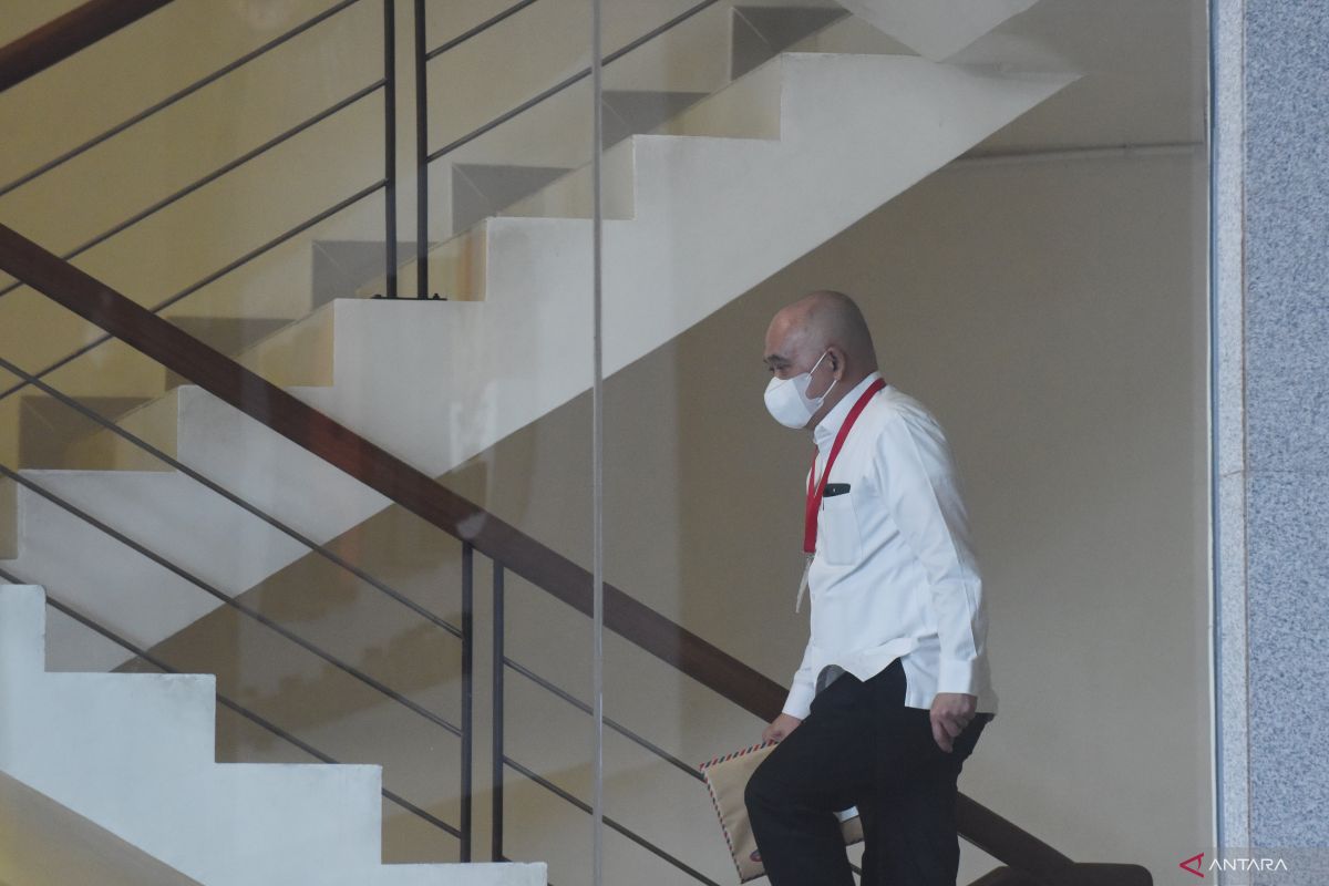 KPK Reschedules Summons for Lawmaker Heri Gunawan and Wife