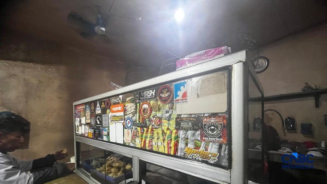 Changing Habits at Indonesian Coffee Shops Signal Weakening Purchasing Power