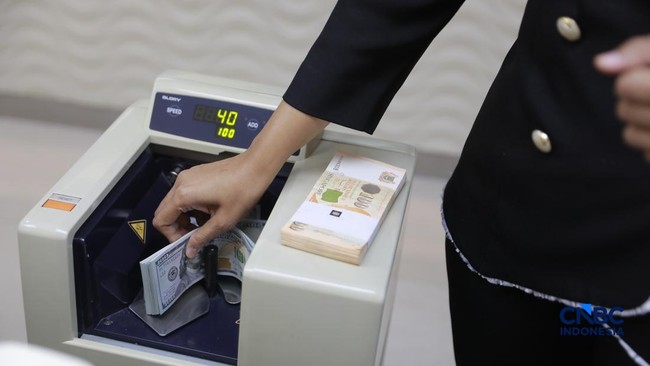 Rupiah Strengthens Sharply, Yet This Bank Still Sells Dollars at Rp18,415