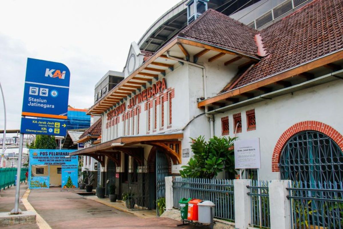 KAI Jakarta halts train journeys at Jatinegara amid protests