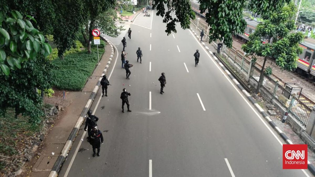 Police Deploy Intelligence to Divert Student Protest at Bundaran HI