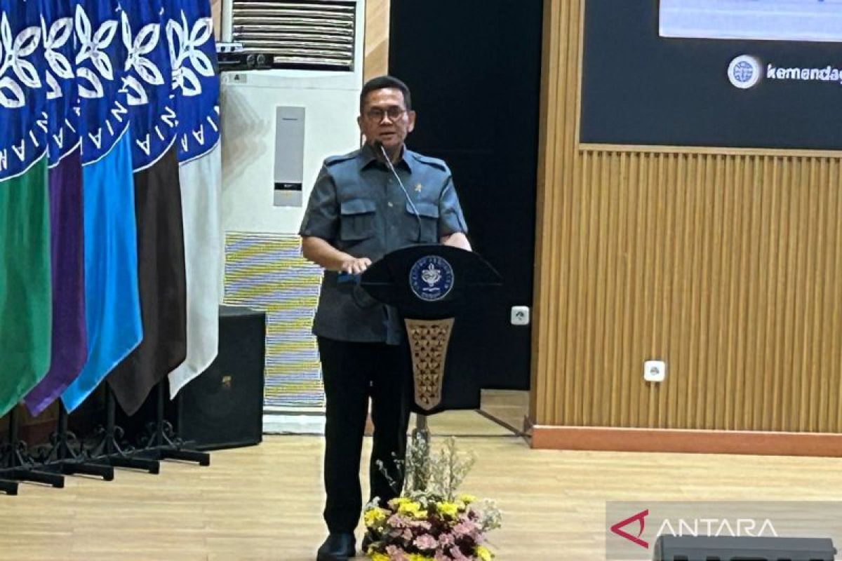Trade Minister Urges Students to Become 'Export Activists' and Job Creators