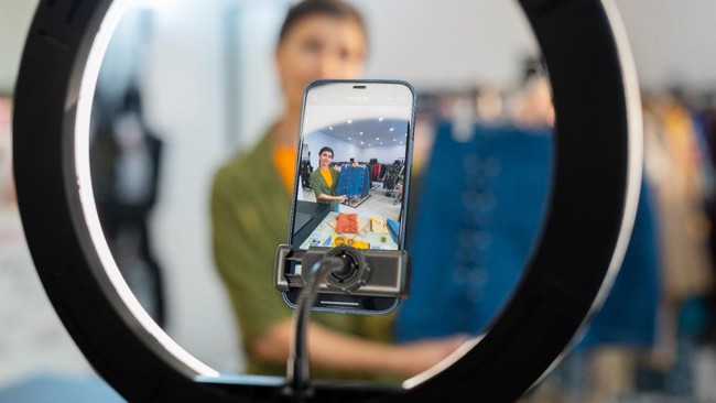 New Government Regulation: Netizens Face 5-Year Prison Sentence for Live Streaming