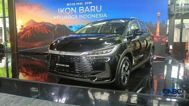 BYD Launches First Hybrid M6 in Indonesia, Priced from Rp298 Million