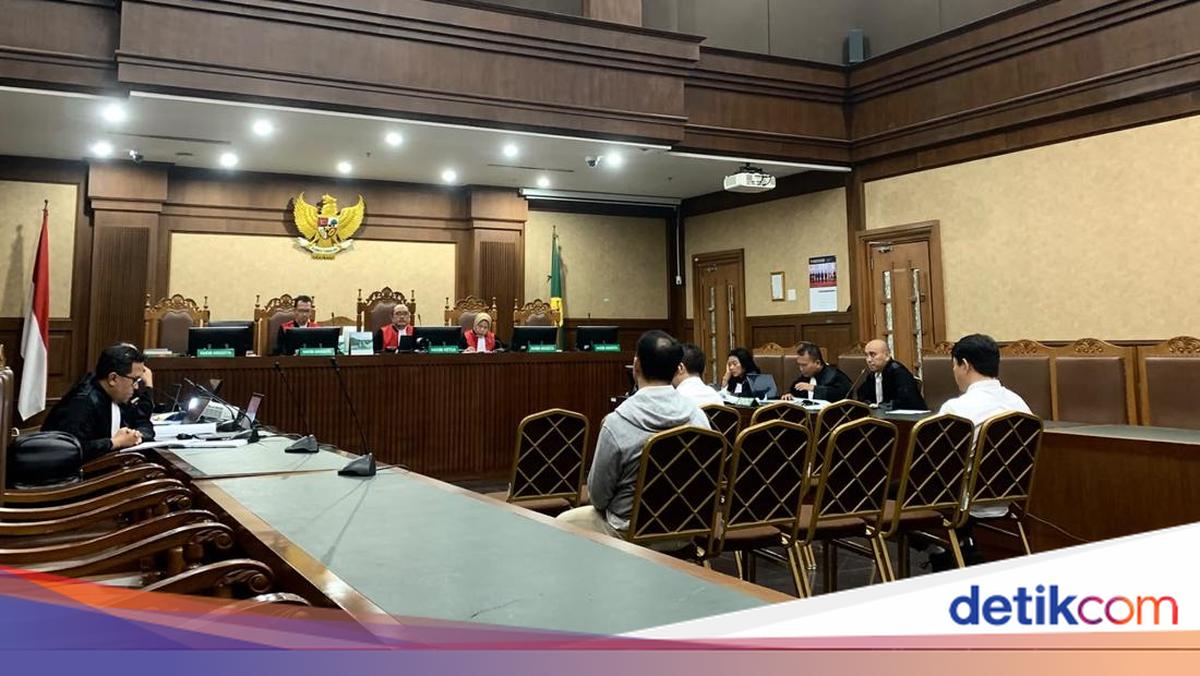 Customs Bribery Defendant Claims He Forgot Giving Friend Rp 100 Million, Deemed 'Too Small'