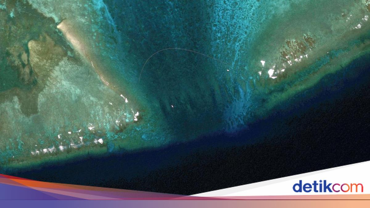 Philippines Warns China Against Building Artificial Island in South China Sea
