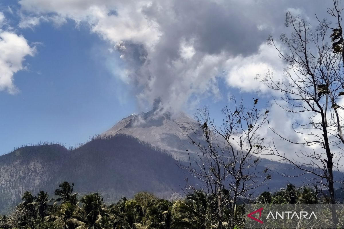Mt. Lewotobi Laki-laki erupts five times, spews ash up to 1,000 meters