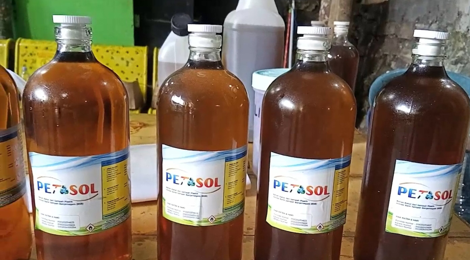 BRIN Assists Community Groups in Processing Waste into Alternative Fuel