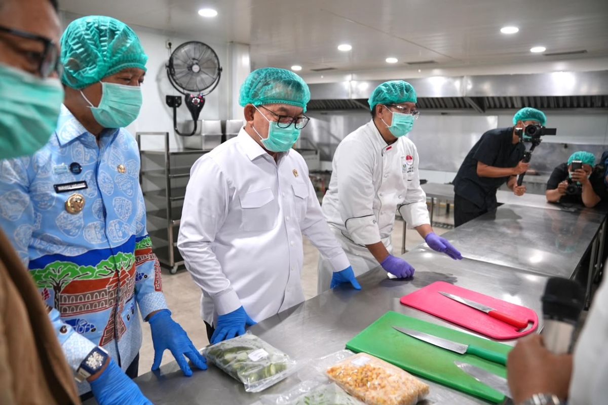 KSP Reviews SPPG in Malang, Urges Replication of Best Practices for Free Nutritious Meals Programme