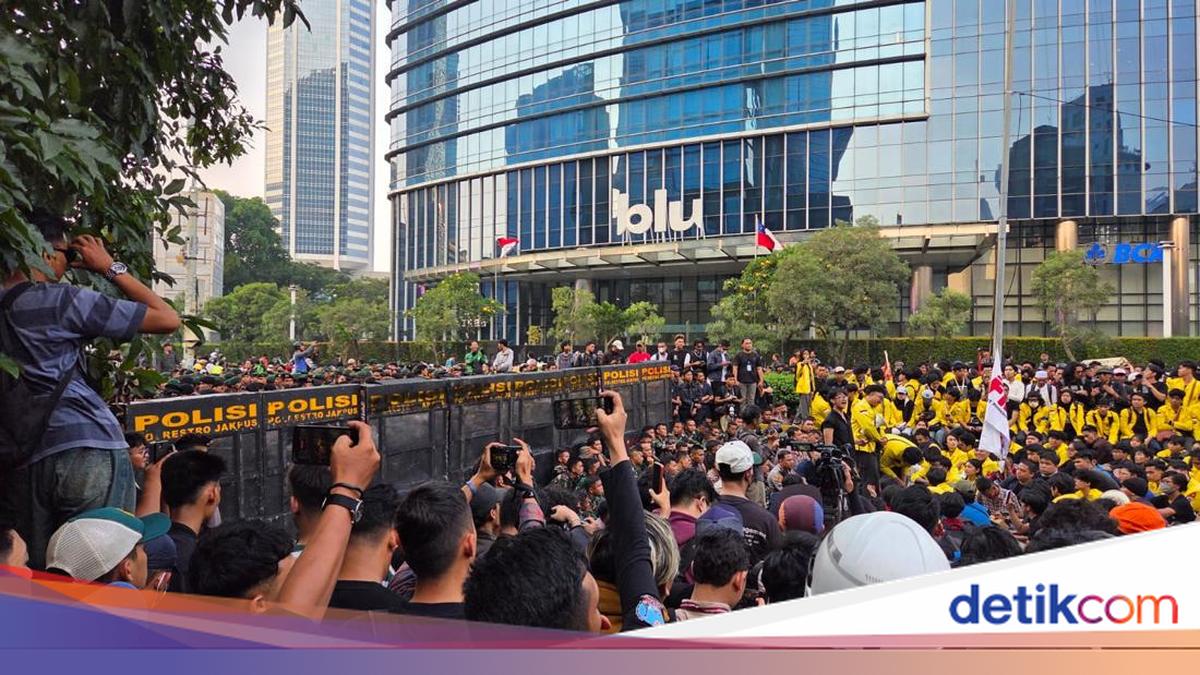 Police Explain Military Involvement in Securing Student Protest