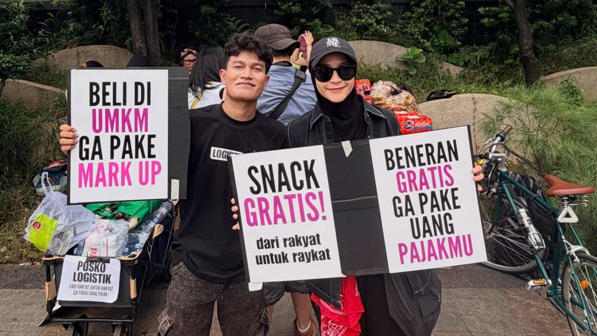 Zaskia Adya Mecca Also Provides Ambulances at Jakarta Protest Site