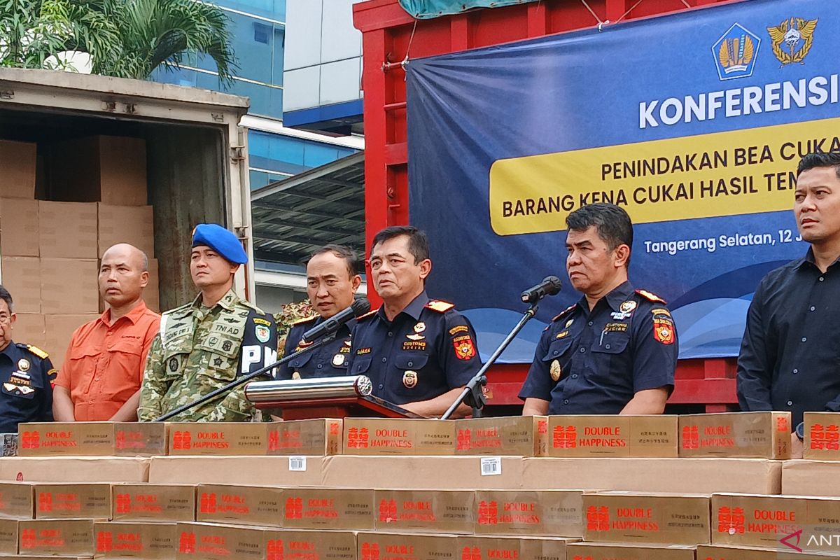 Customs and Police Pursue Mastermind Behind 8 Million Illegal Cigarette Smuggling