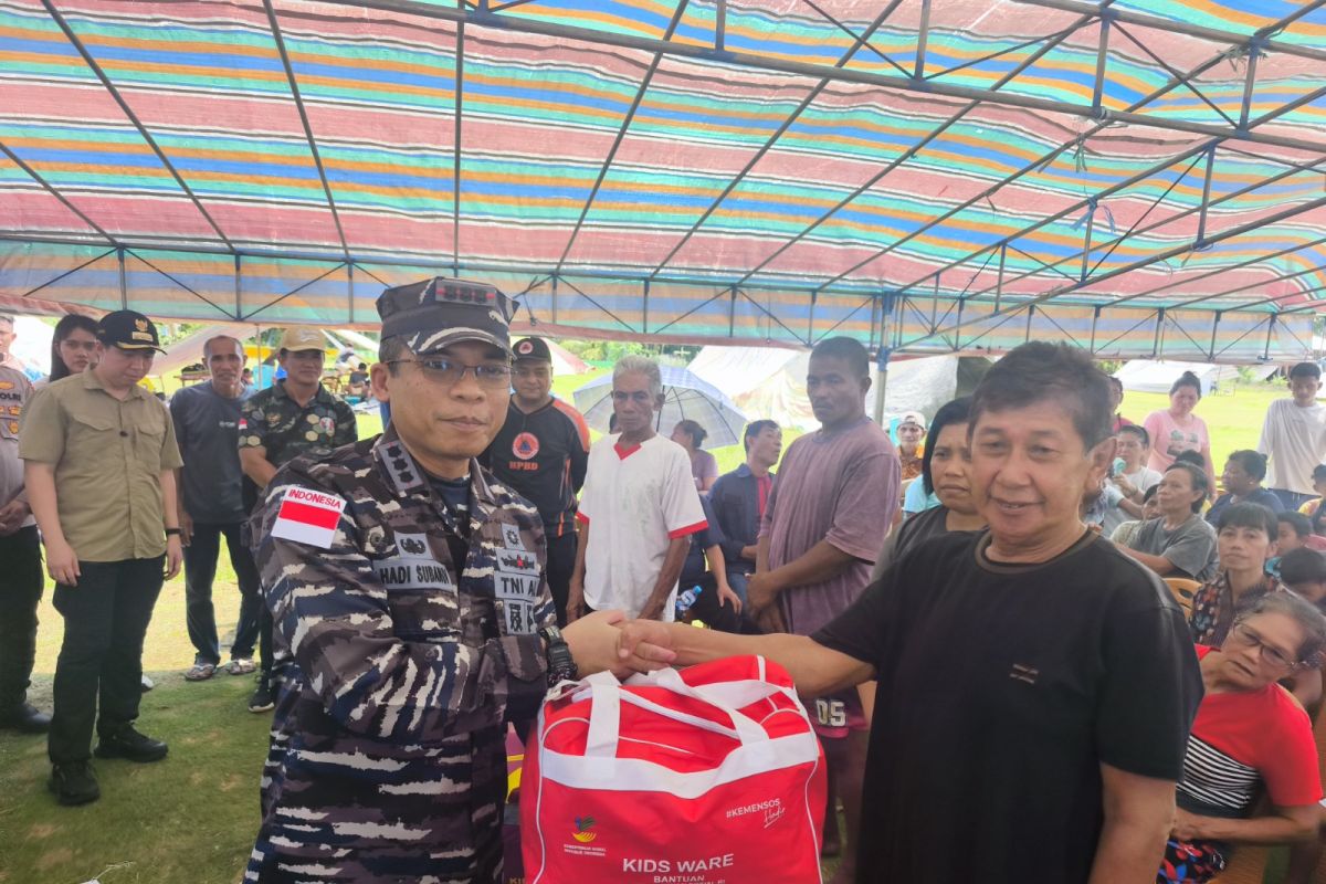 Kodaeral VIII Distributes Aid to Earthquake Victims on Kawio Island