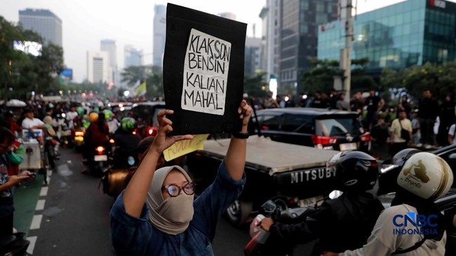 Rush Hour Paralysed: Total Gridlock from Tosari to Sudirman Due to Protest