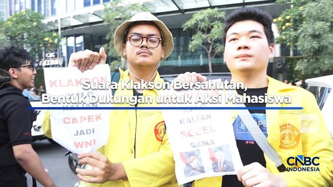 Car Horns Sound in Solidarity as Students Protest Government Policies
