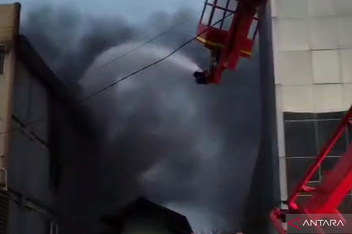 Fire in Kalideres Contained, Extinguishing Enters Cooling Phase