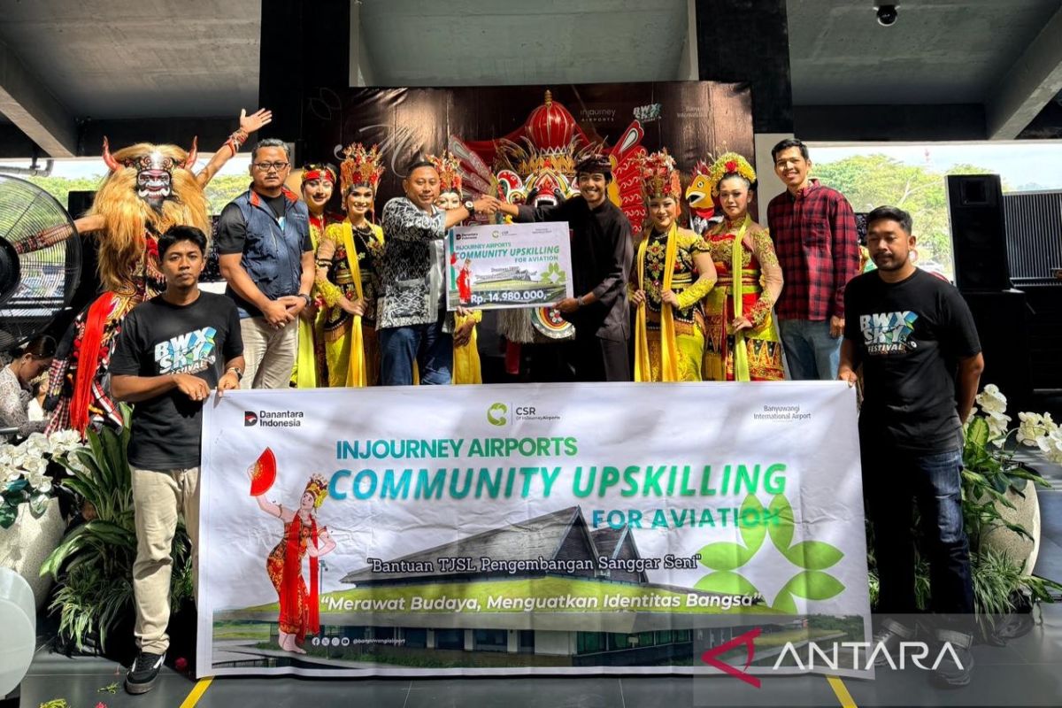Banyuwangi Airport Distributes Aid to Osing Gandrung Studio