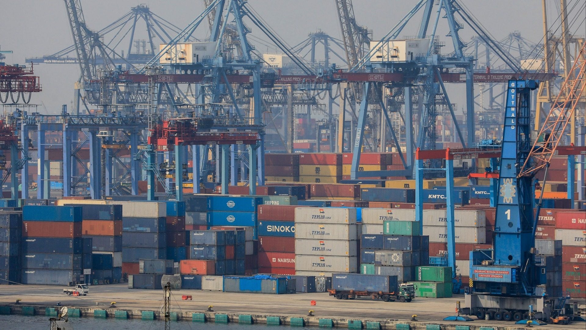 Uphill Road to Achieve 30% Manufacturing Export Share Target