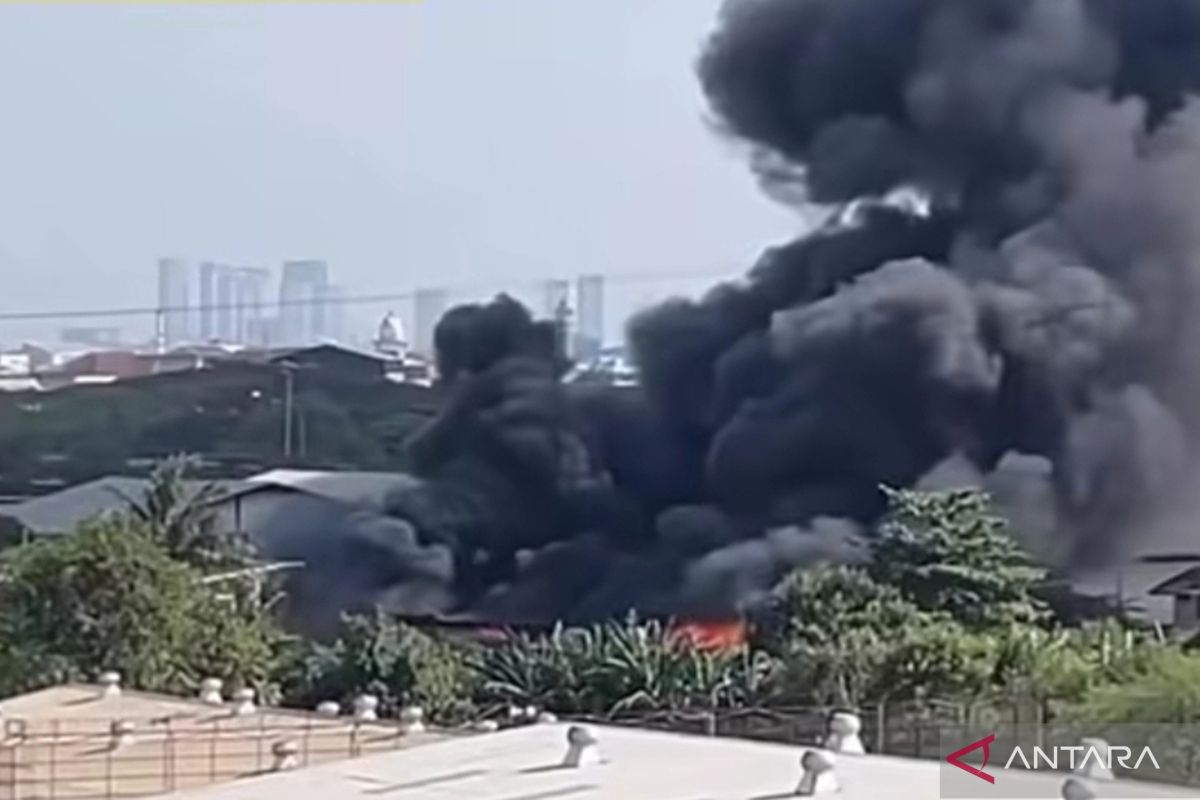 Fire Engulfs PVC Warehouse in Pluit, North Jakarta