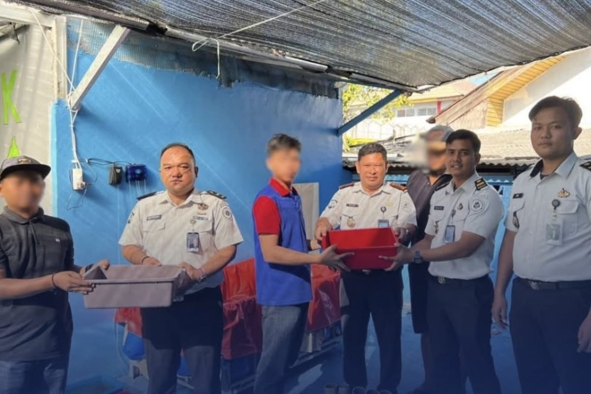 Banjarmasin Prison Cultivates Red Claw Lobster for Business Diversification