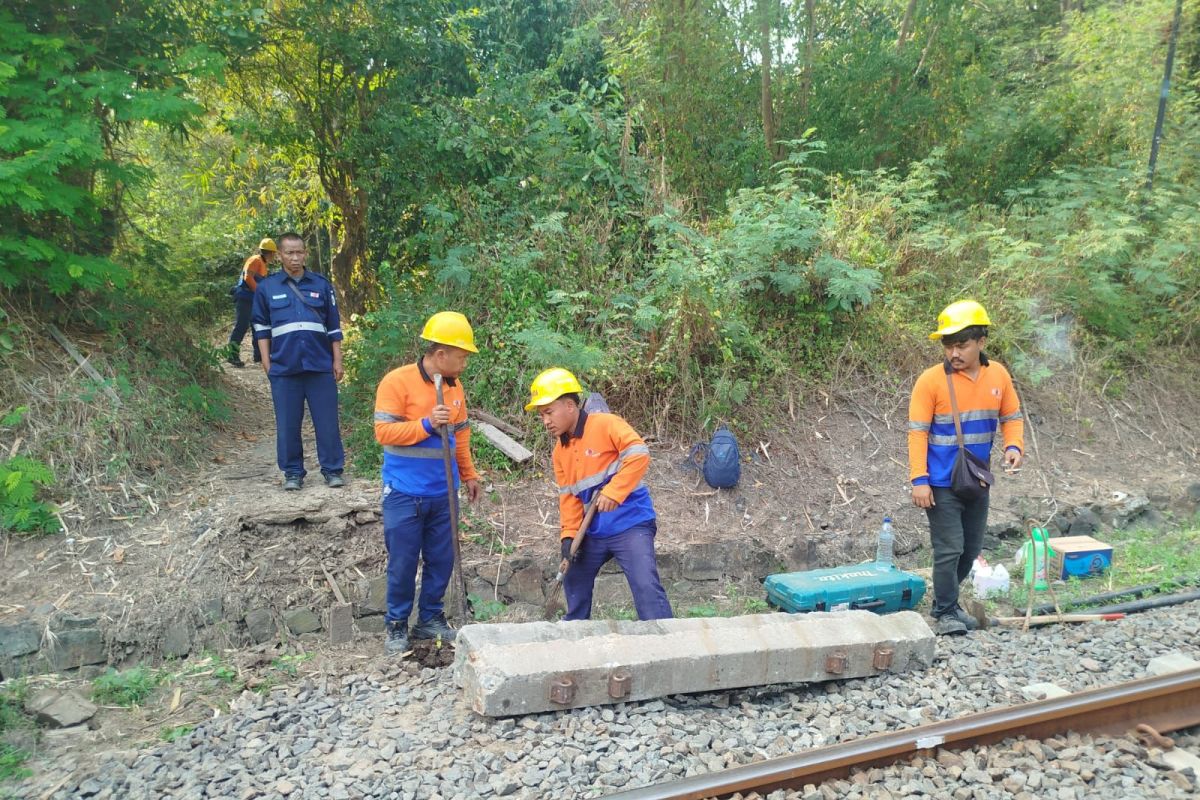 KAI Jakarta Closes 27 Illegal Railway Crossings in 2026