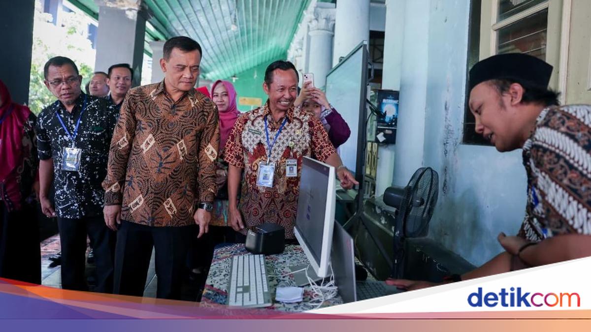 Reviewing SPMB Implementation in Central Java, Ahmad Luthfi Praises Officer and Teacher Performance