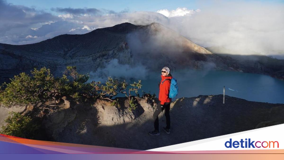 Raline Shah Visits Banyuwangi, Praises Sunrise Panorama at Ijen Crater