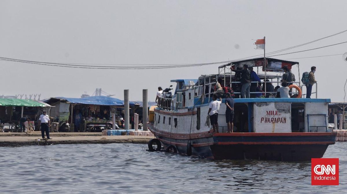 Boat Stranded at Sea, 26 Passengers Evacuated to Pulau Panggang