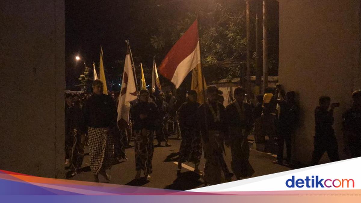 Want to Join the 1 Suro Night Procession at the Jogja Palace? Here's How