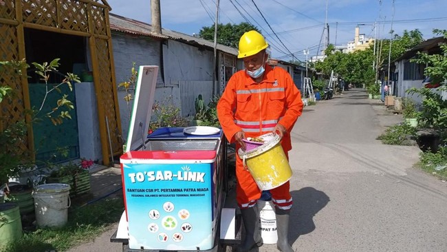 Pertamina Partners with Communities to Turn Waste into Blessings