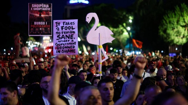 Thousands Protest as Trump's Son-in-Law Still Eyes Albanian Paradise