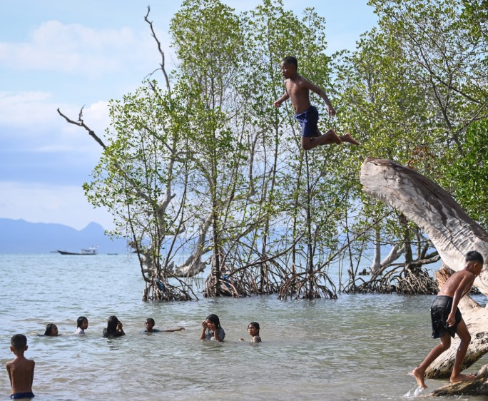 BMKG Warns of Potential Coastal Flooding Across Several NTT Coastal Areas