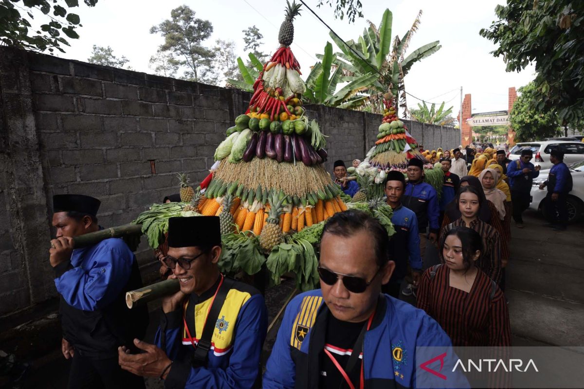 Grand Ruwatan Ceremony for Soekarno Held in Kediri