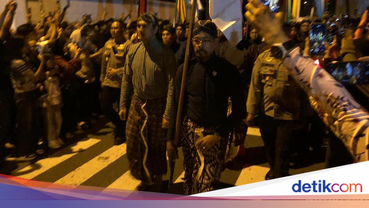 Mubeng Beteng Jogja Schedule for 1 Suro Night 2026: Complete Route and How to Participate
