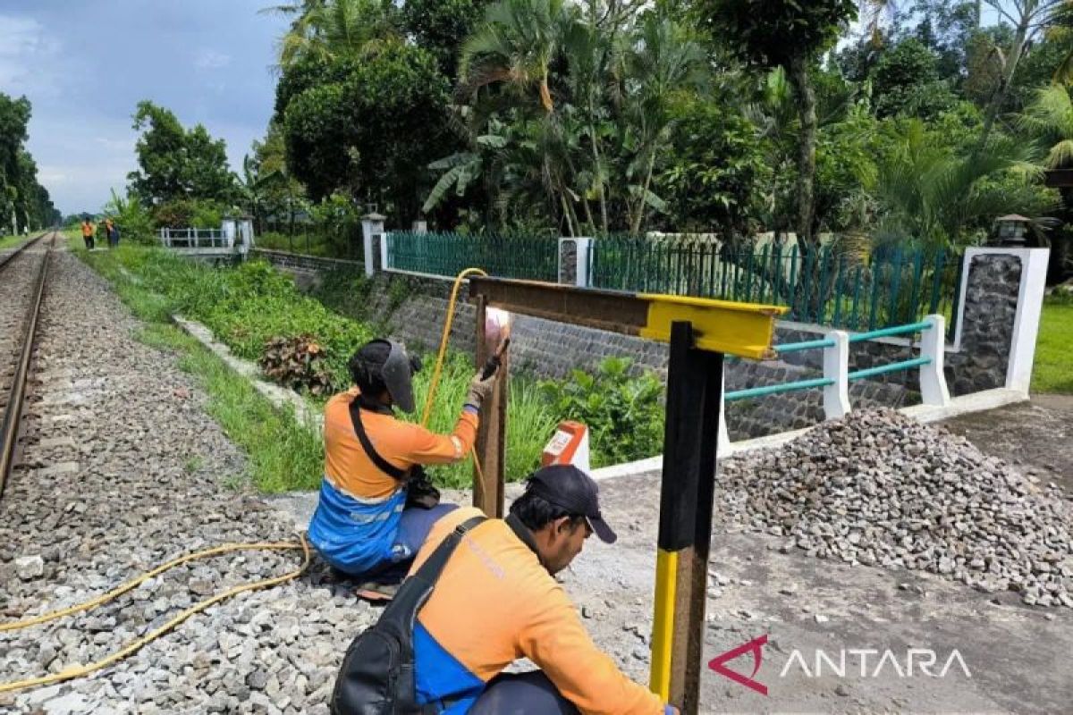 Observer: Closing Level Crossings Is the Ideal Solution for Safety