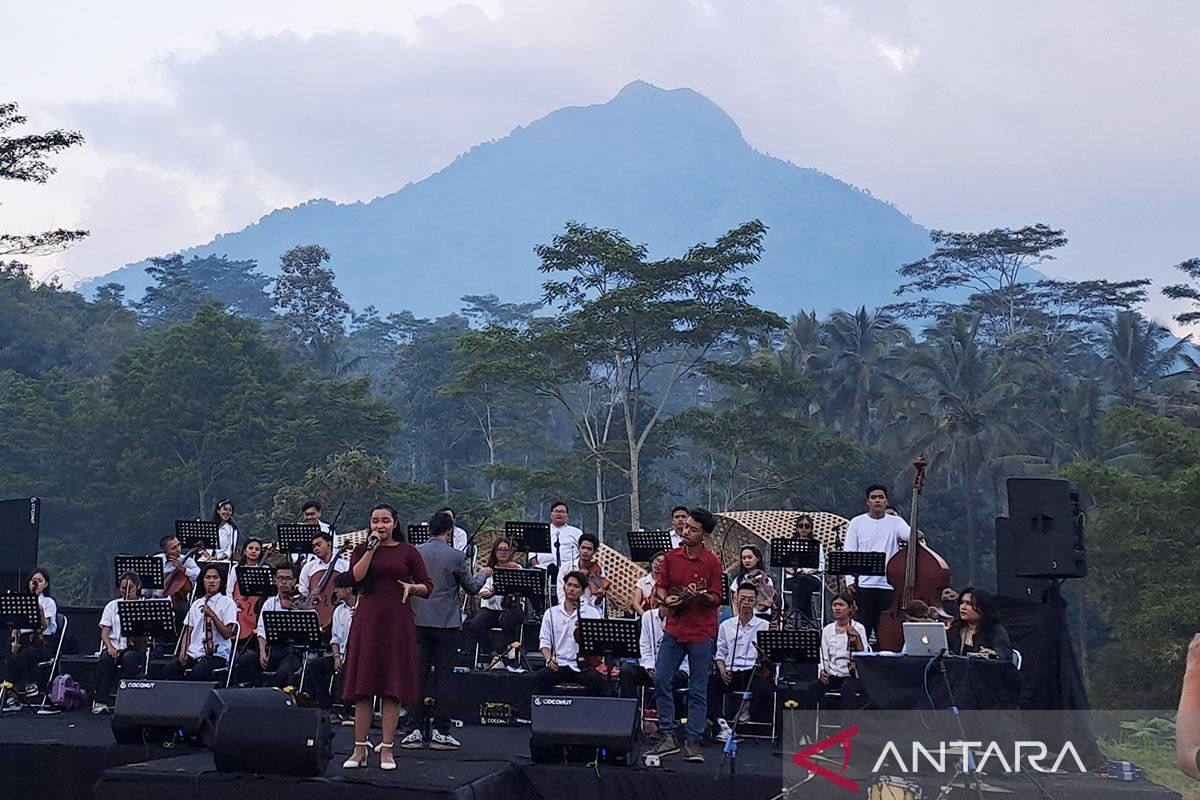 Suar Festival Transforms Folklore into Orchestral Music with Government Support