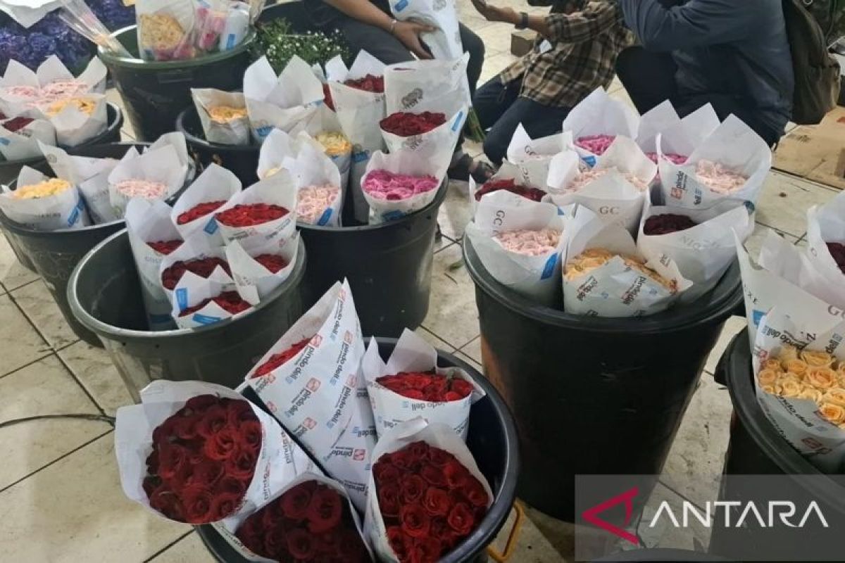 Rose Prices at Rawa Belong Market Soar Sharply