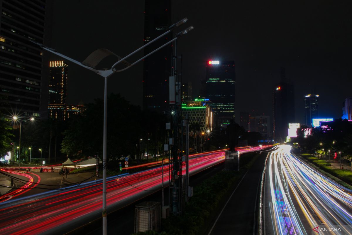 Jakarta's one-hour energy saving drive lowers 60 tons of carbon output
